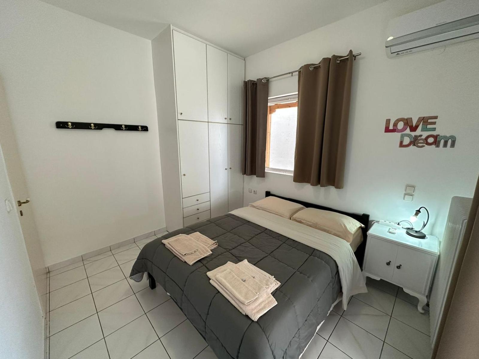 La Vita Apartments-Near Airport & Sea Artemida  Room photo